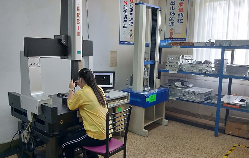 檢測中心：三次元，二次元，投影儀，鹽霧測試儀，探傷機，壓力測試，光譜分析儀，光澤計等21臺。